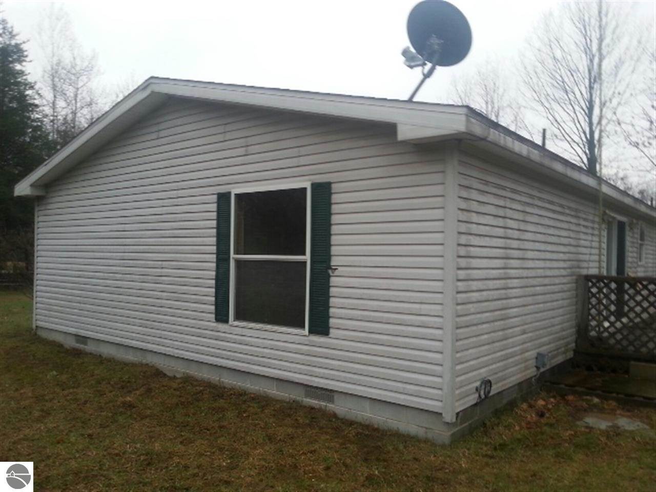 5250 Dale Road Beaverton, MI 48612 - Photo 5 of 15 1779970-4.JPG