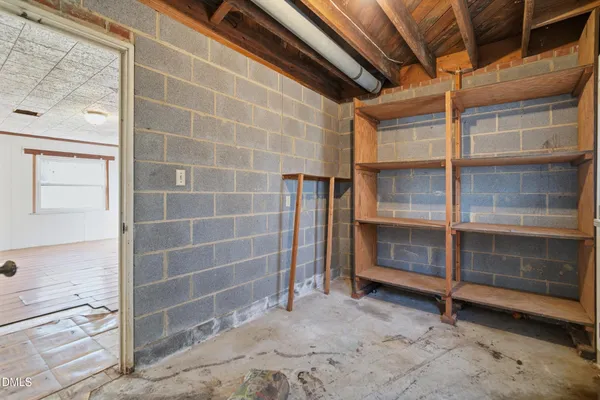 a view of walk in closet