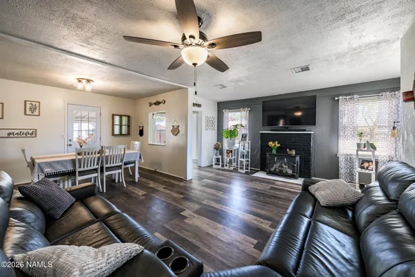 $230,000 | 901 North Warren Avenue, Winslow, AZ 86047
