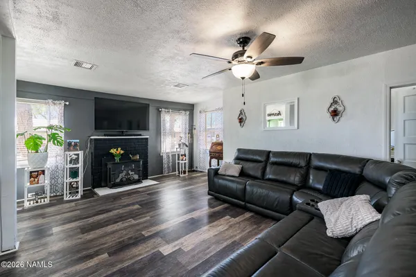 $230,000 | 901 North Warren Avenue, Winslow, AZ 86047