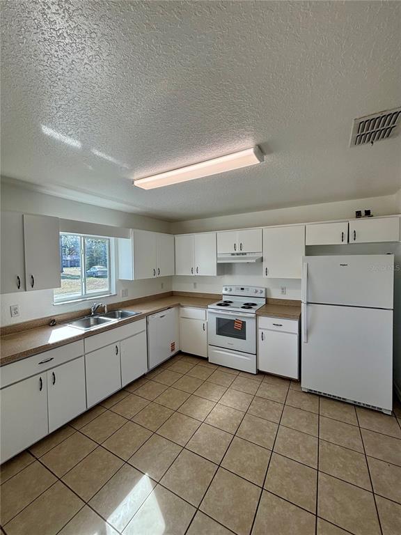 6 Spring Trail Ocala, FL 34472 - Photo 9 of 16 a kitchen with a sink window and cabinets