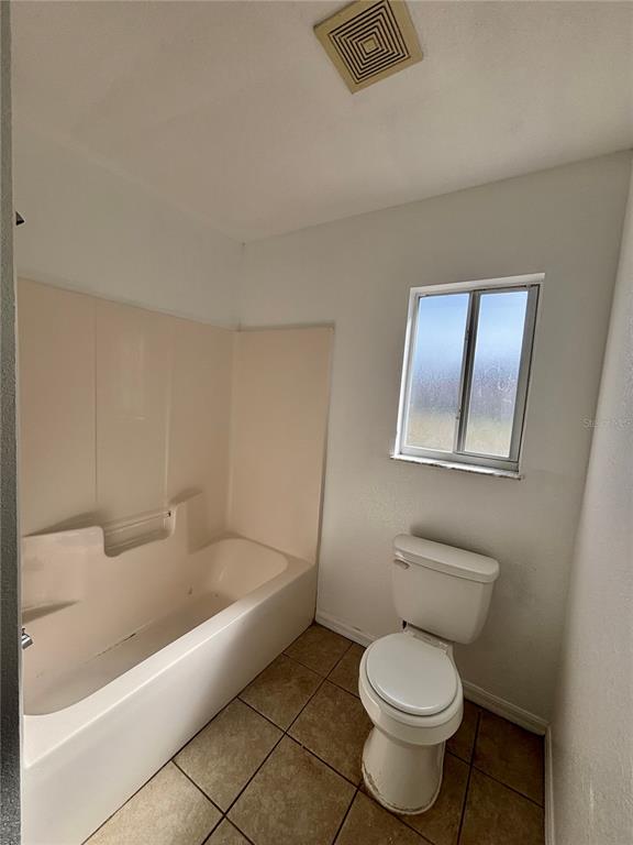 6 Spring Trail Ocala, FL 34472 - Photo 10 of 16 a bathroom with a toilet and a bathtub