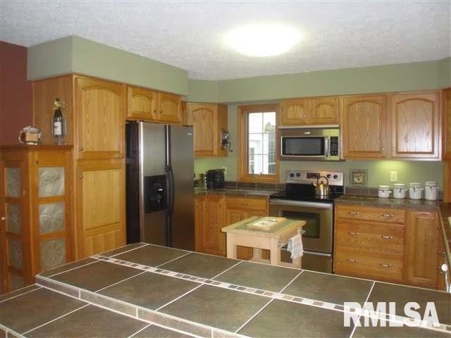 26184 Territorial Road Le Claire, IA 52753 - Photo 3 of 12 Gallery Image 3