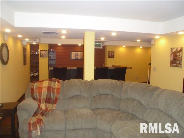 26184 Territorial Road Le Claire, IA 52753 - Photo 8 of 12 Gallery Image 8