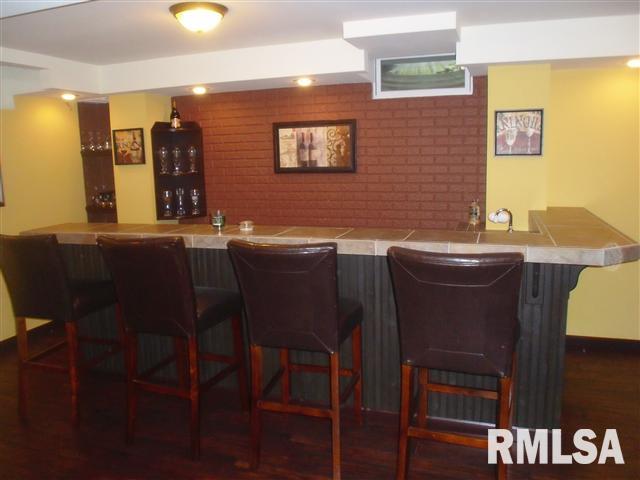 26184 Territorial Road Le Claire, IA 52753 - Photo 9 of 12 Gallery Image 9