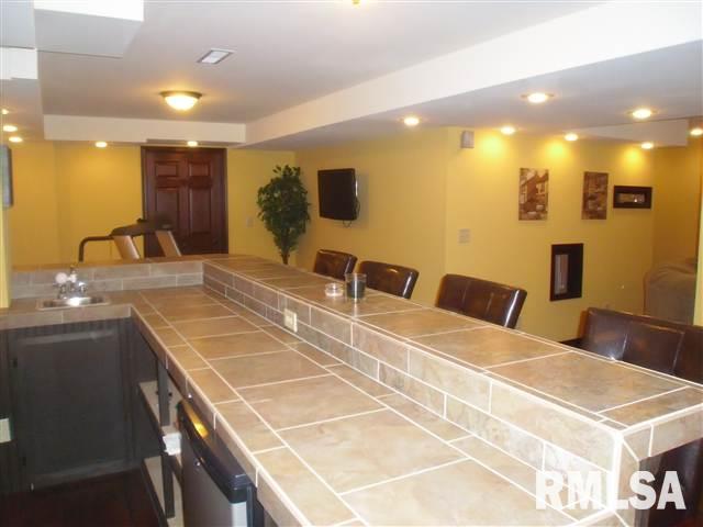 26184 Territorial Road Le Claire, IA 52753 - Photo 10 of 12 Gallery Image 10