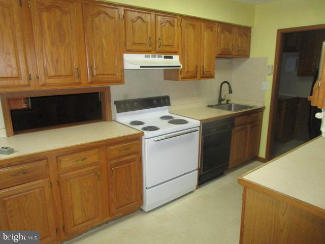 1 Peach Road Elkton, MD 21921 - Photo 5 of 14 a utility room with sink washer and dryer