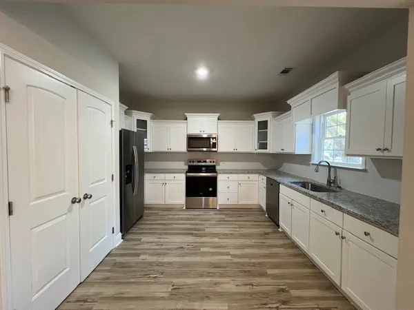 $1,950 | 413 Pine Street, Darien, GA 31305