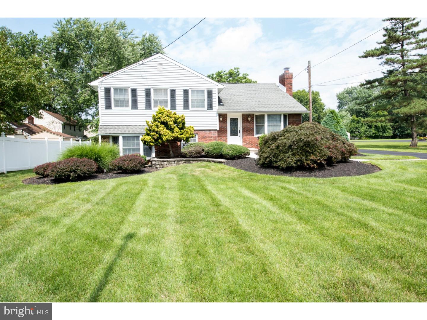 424 New Road Southampton, PA 18966 - Photo 1 of 25 Exterior Front