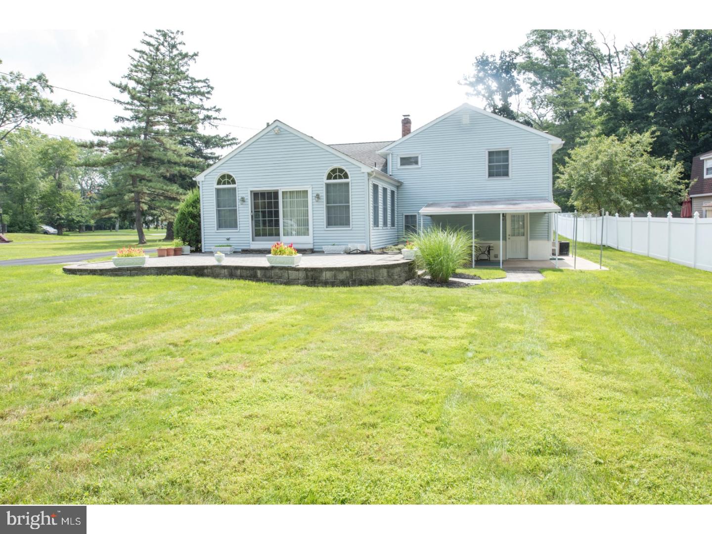 424 New Road Southampton, PA 18966 - Photo 2 of 25 Exterior Back
