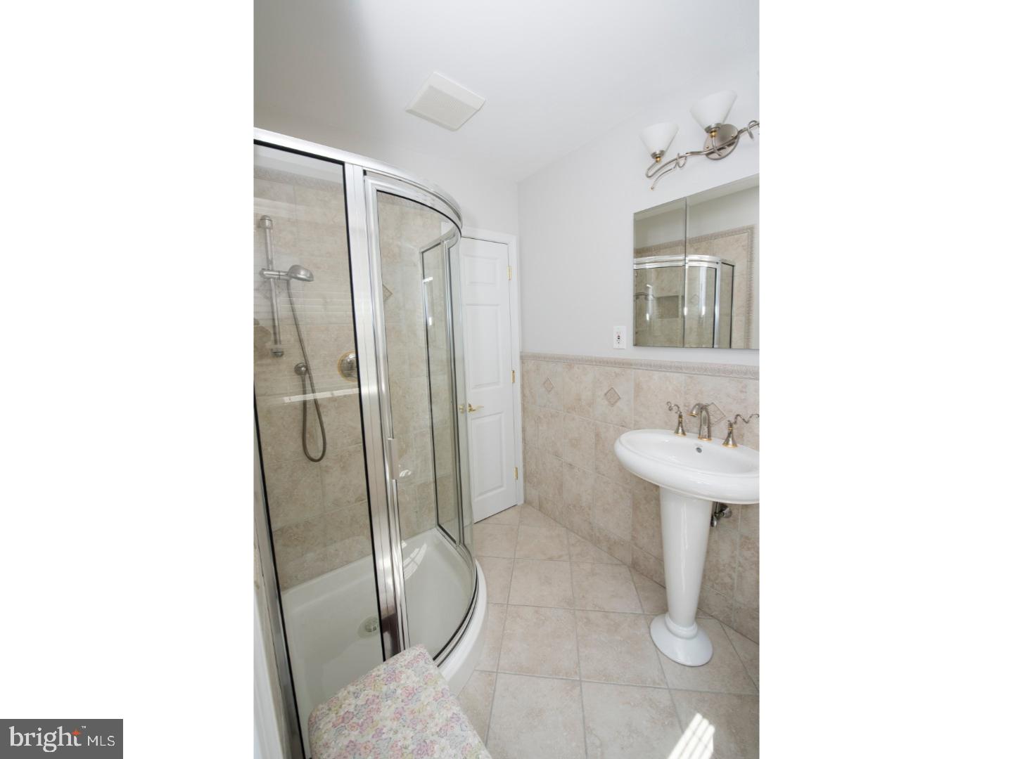 424 New Road Southampton, PA 18966 - Photo 13 of 25 Master Bathroom