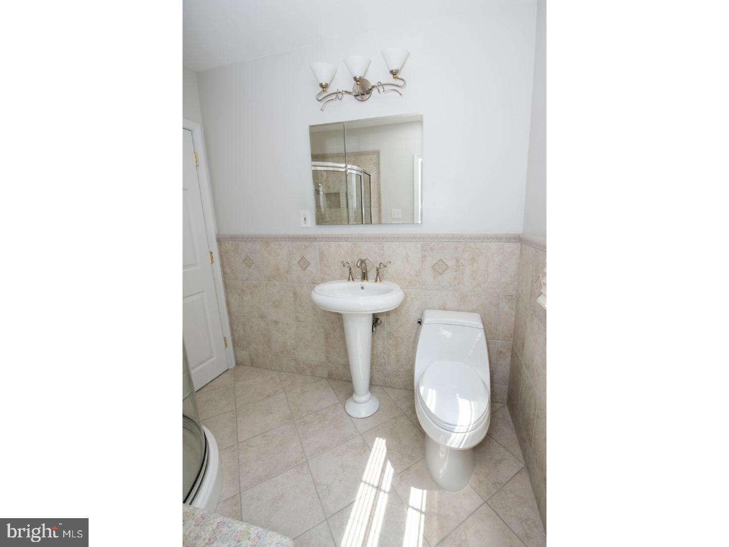 424 New Road Southampton, PA 18966 - Photo 14 of 25 Master Bathroom