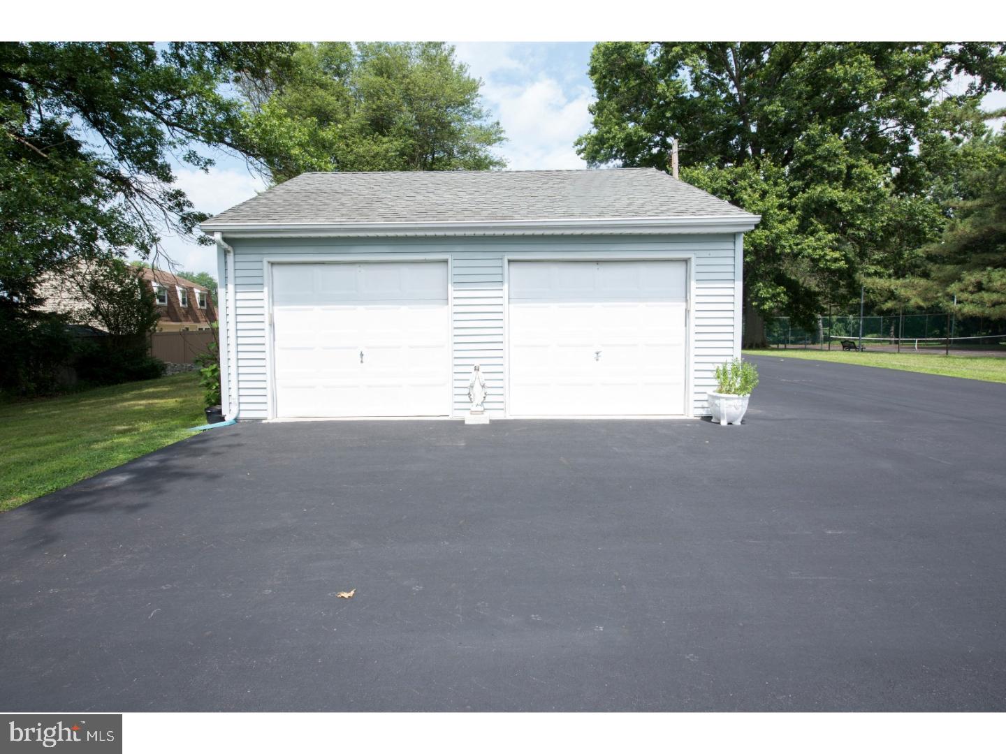 424 New Road Southampton, PA 18966 - Photo 25 of 25 Garage