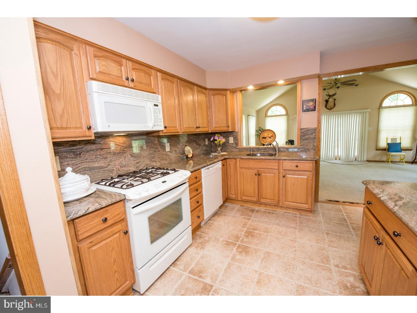424 New Road Southampton, PA 18966 - Photo 6 of 25 Kitchen