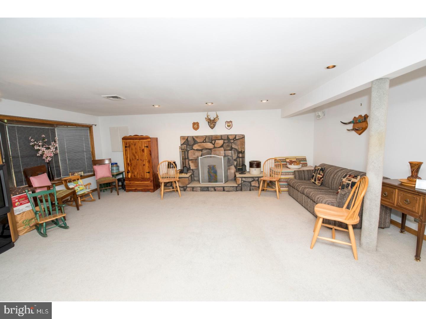424 New Road Southampton, PA 18966 - Photo 8 of 25 Family Room