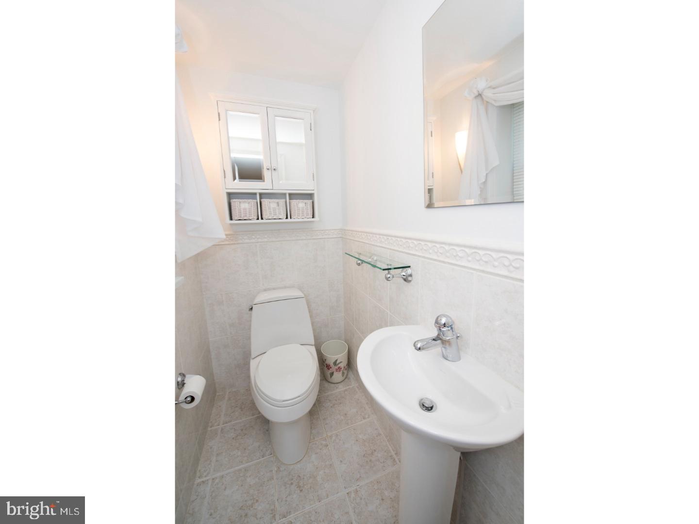 424 New Road Southampton, PA 18966 - Photo 9 of 25 Half Bath