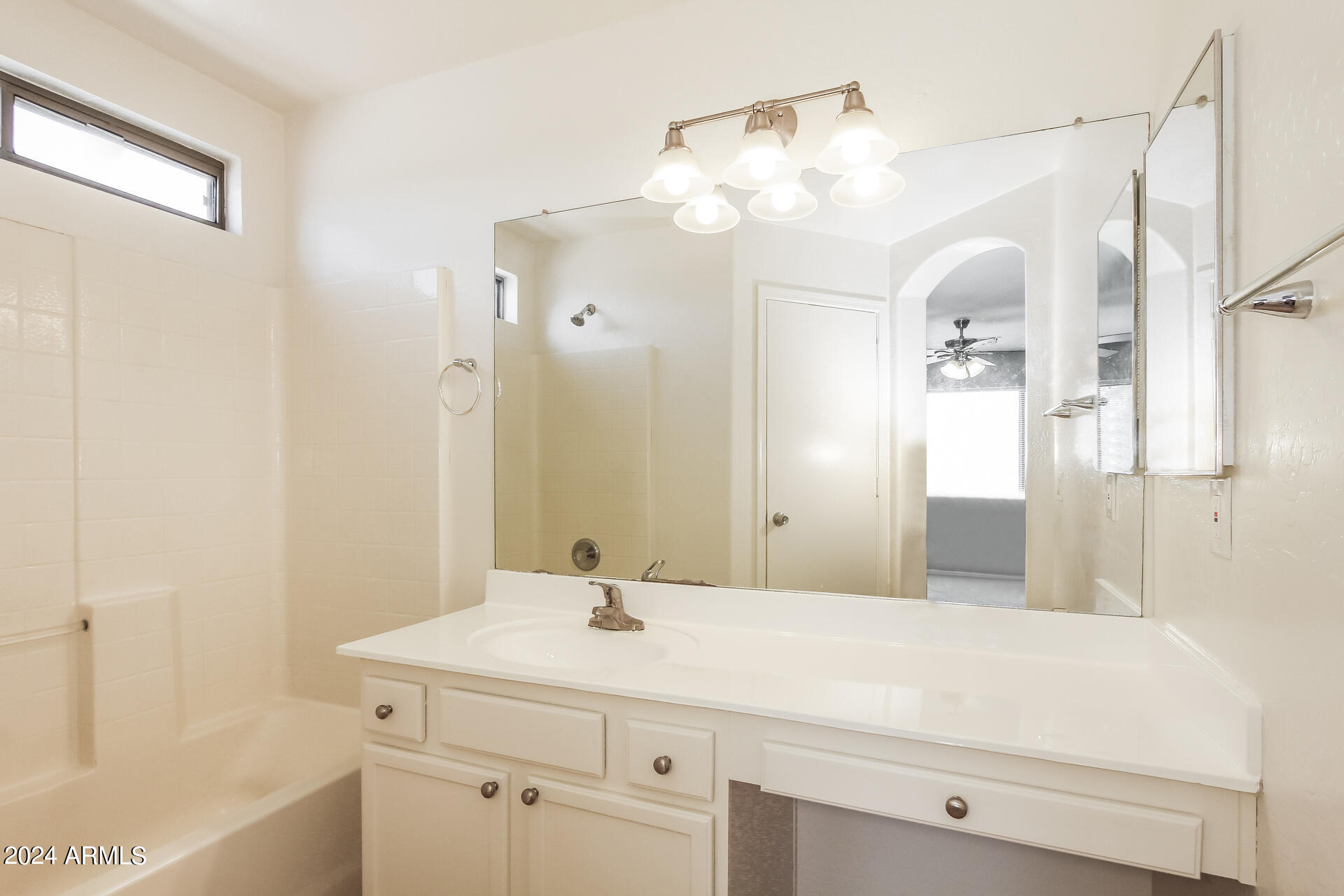 325 West Harwell Rd. Phoenix, AZ 85041 - Photo 10 of 22 011-photo-main-bathroom-14031663