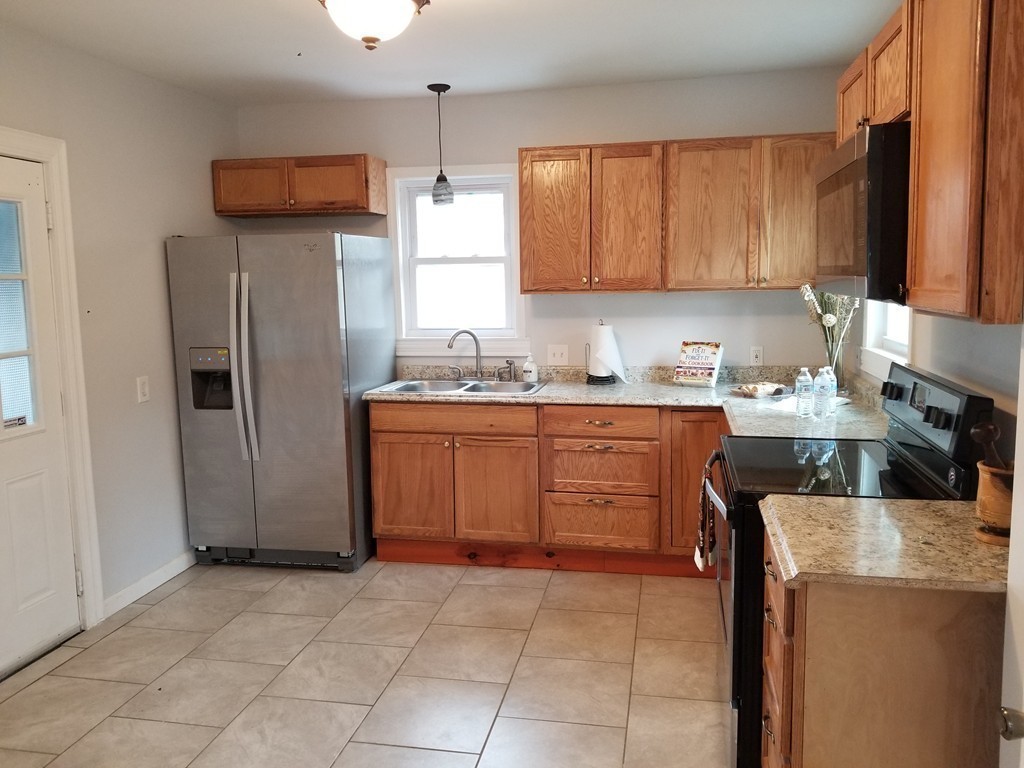 84 Andrew Street Springfield, MA 01109 - Photo 8 of 24 Gallery Image 8
