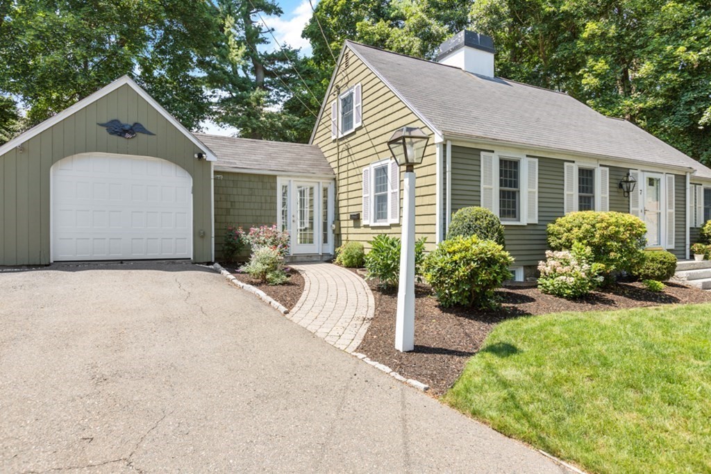 37 Douglas Road Lynnfield, MA 01940 - Photo 4 of 31 Gallery Image 4