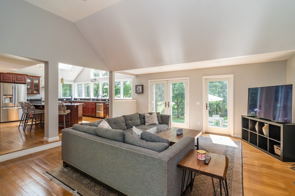 132 Pelham Island Road Wayland, MA 01778 - Photo 3 of 18