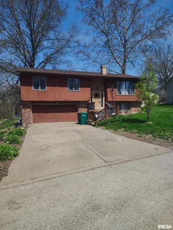 $174,900 | 1824 Riverview Drive, Macomb, IL 61455