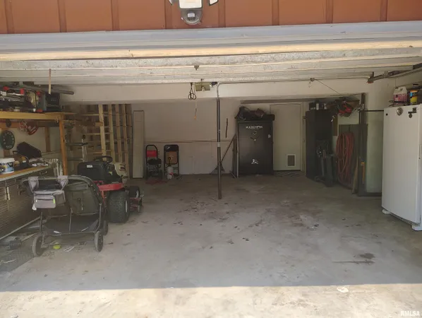 $174,900 | 1824 Riverview Drive, Macomb, IL 61455