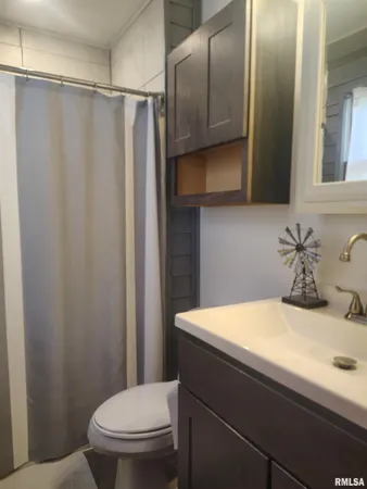 $174,900 | 1824 Riverview Drive, Macomb, IL 61455