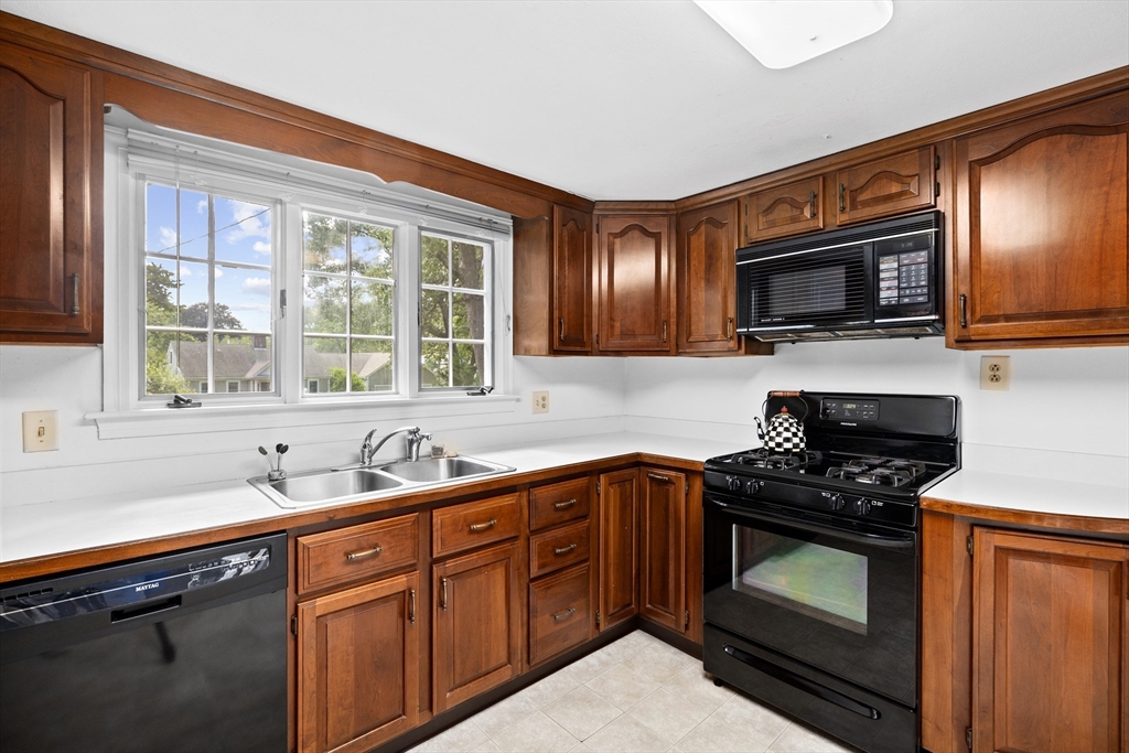 53 Arrowhead Road Duxbury, MA 02332 - Photo 11 of 39 Gallery Image 11