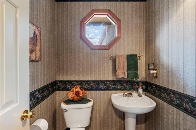 $419,900 | 26690 Oakwood Lane, Clinton, MO 64735