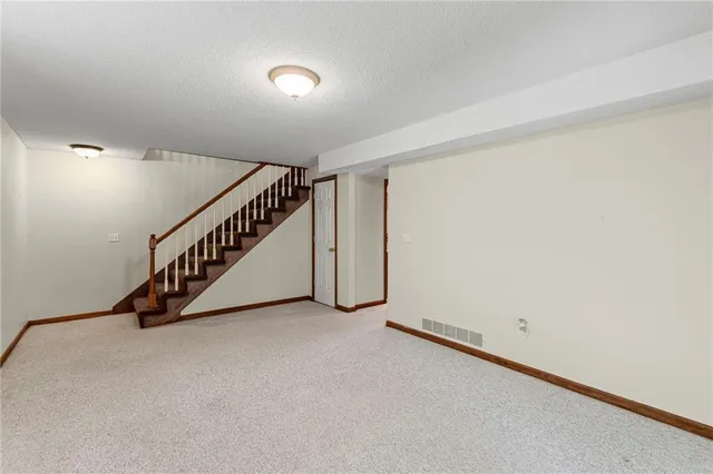 $419,900 | 26690 Oakwood Lane, Clinton, MO 64735