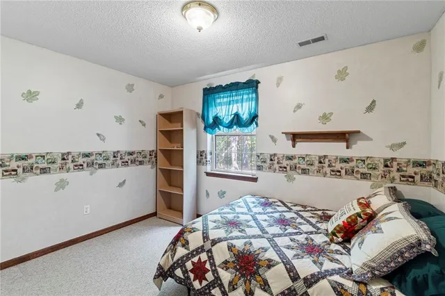 $419,900 | 26690 Oakwood Lane, Clinton, MO 64735