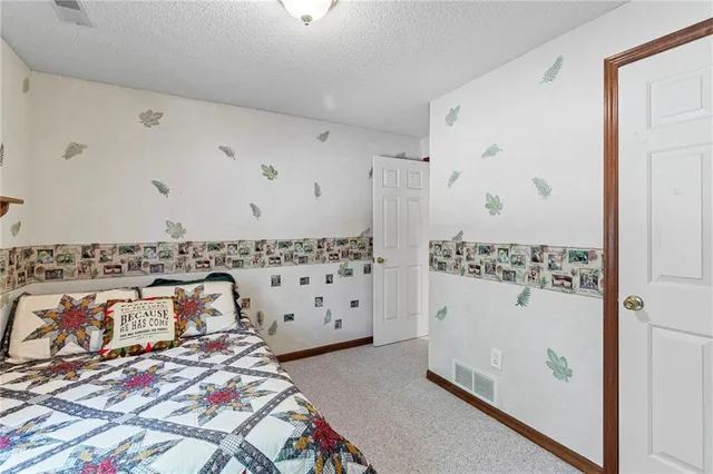 $419,900 | 26690 Oakwood Lane, Clinton, MO 64735