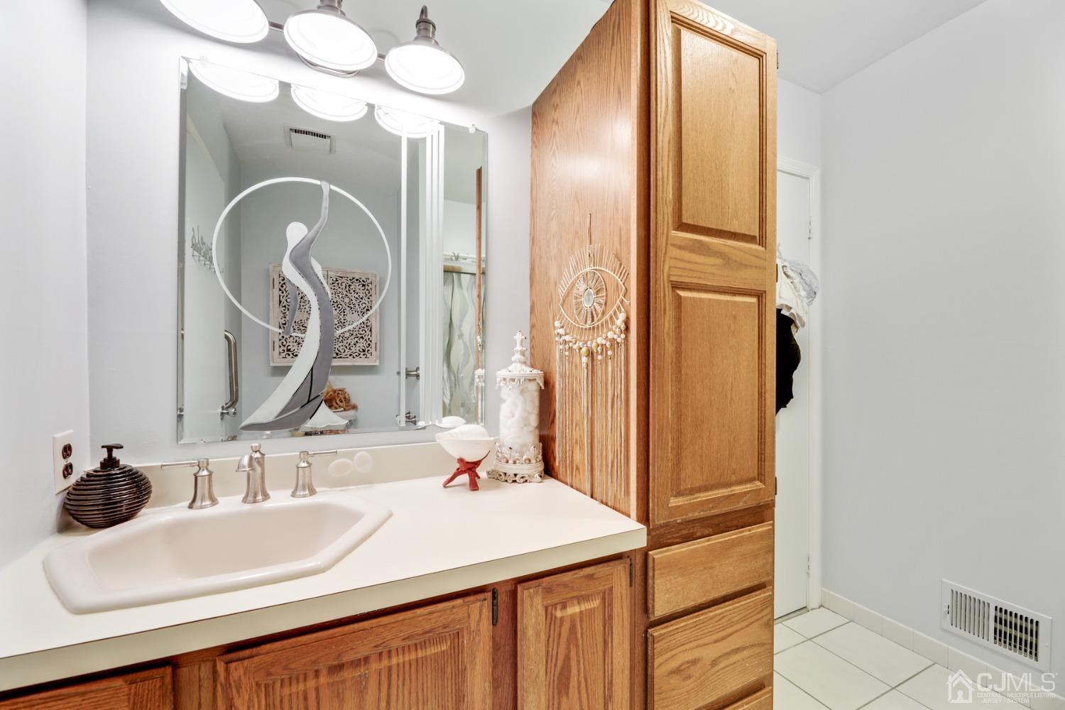 81 Pheasant Run Edison, NJ 08820 - Photo 16 of 24 a bathroom with a sink and a mirror