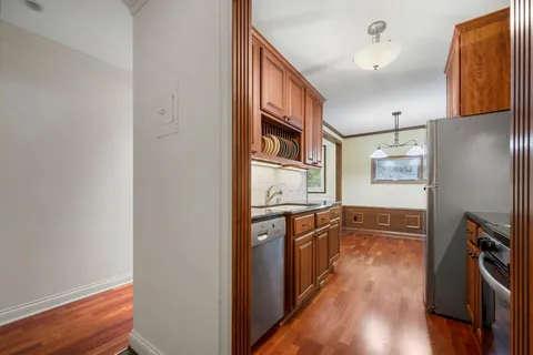 $330,000 | 205 Barry Avenue South, Unit 117, Wayzata, MN 55391