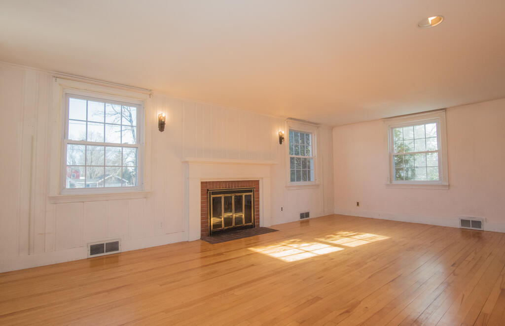 40 North Road Yarmouth, ME 04096 - Photo 2 of 37 17