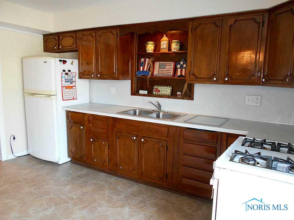5851 Grisell Road Oregon, OH 43616 - Photo 5 of 19 Eat In Kitchen.