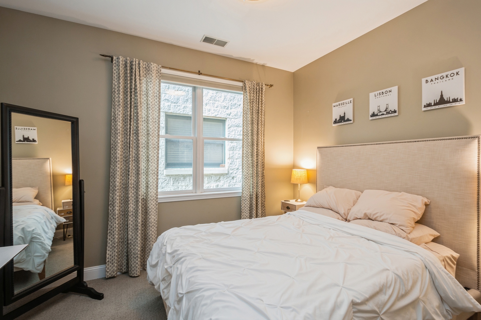 1355 North Mohawk Street, Unit 3S Chicago, IL 60610 - Photo 11 of 18 a bedroom with a bed and a window