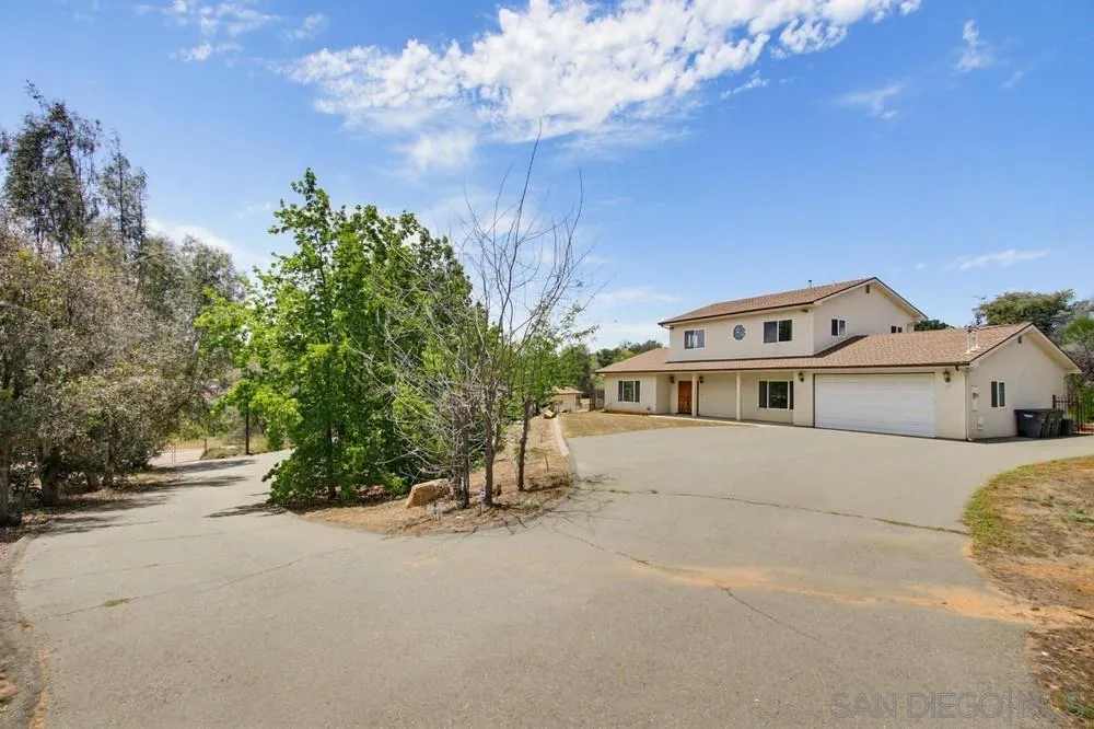 171 Dawn View Way El Cajon, CA 92021 - Photo 8 of 75