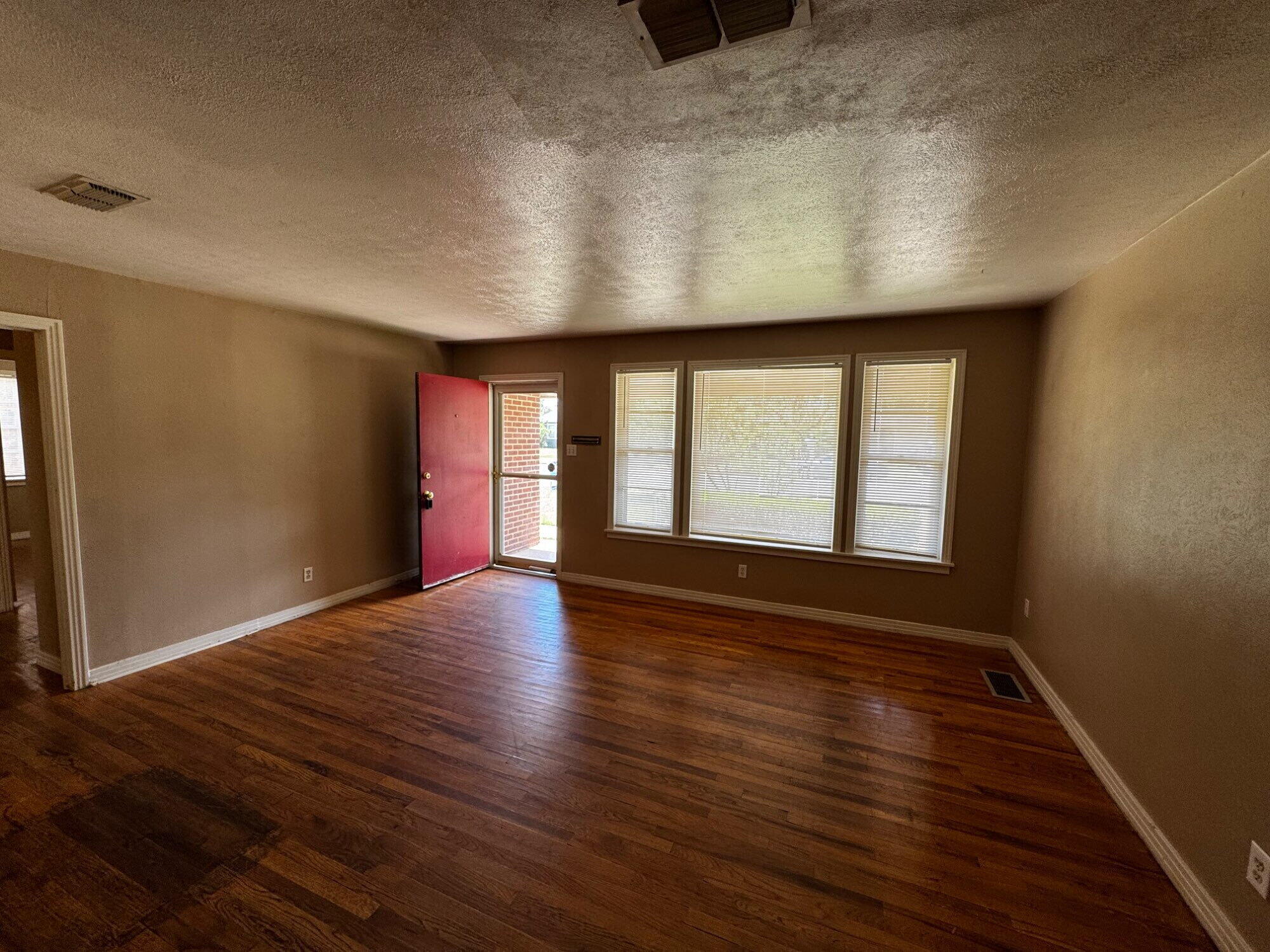 3806 23rd Street Lubbock, TX 79410 - Photo 2 of 13 IMG_7265