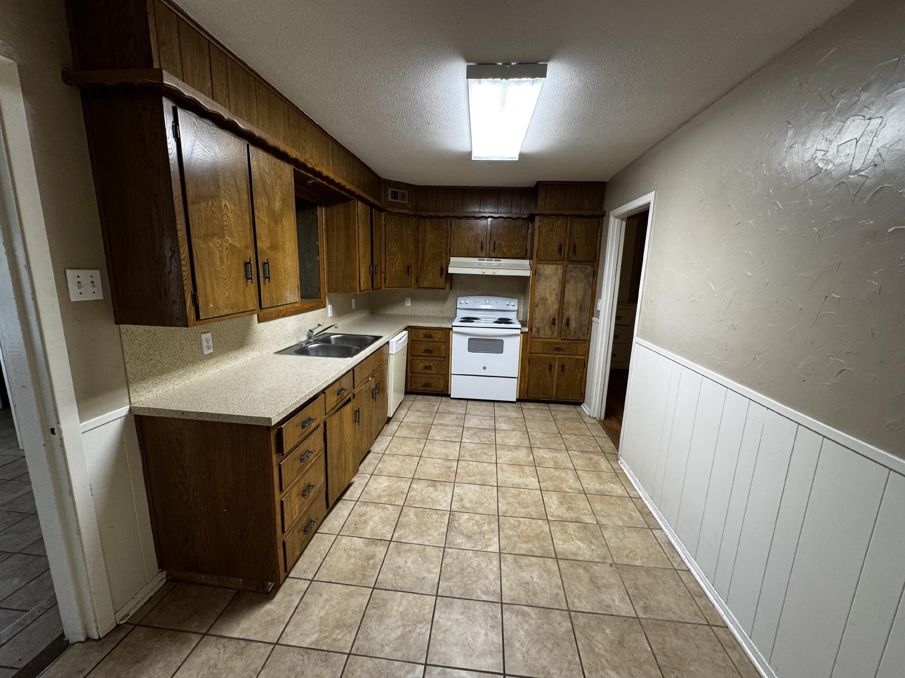 3806 23rd Street Lubbock, TX 79410 - Photo 4 of 13 IMG_7267