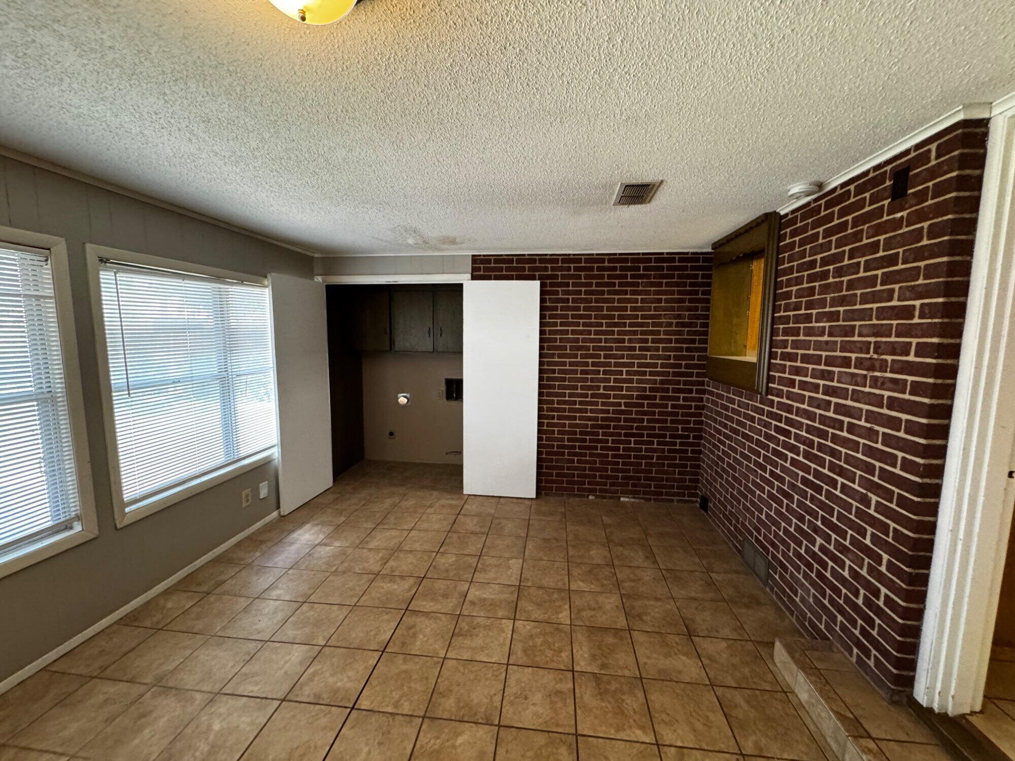 3806 23rd Street Lubbock, TX 79410 - Photo 6 of 13 IMG_7269