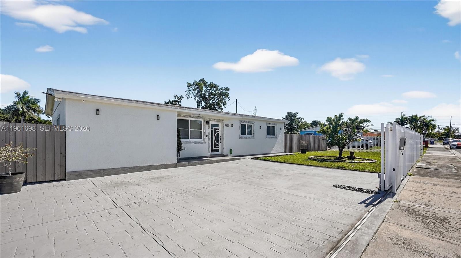 22301 Southwest 117th Place Miami, FL 33170 - Photo 4 of 29