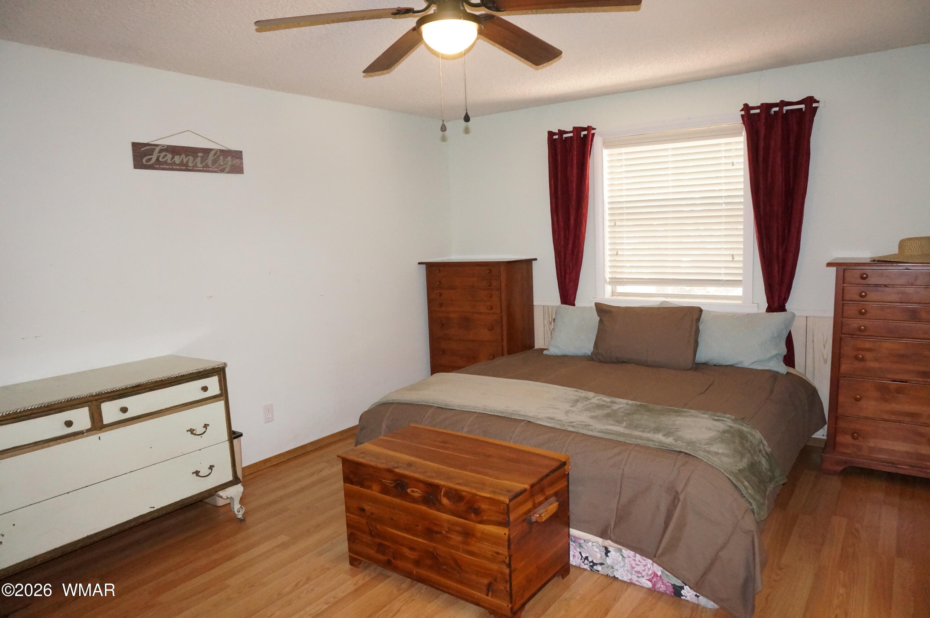 6066 Wagon Wheel Road Lakeside, AZ 85929 - Photo 13 of 32 a bedroom with a bed and a window