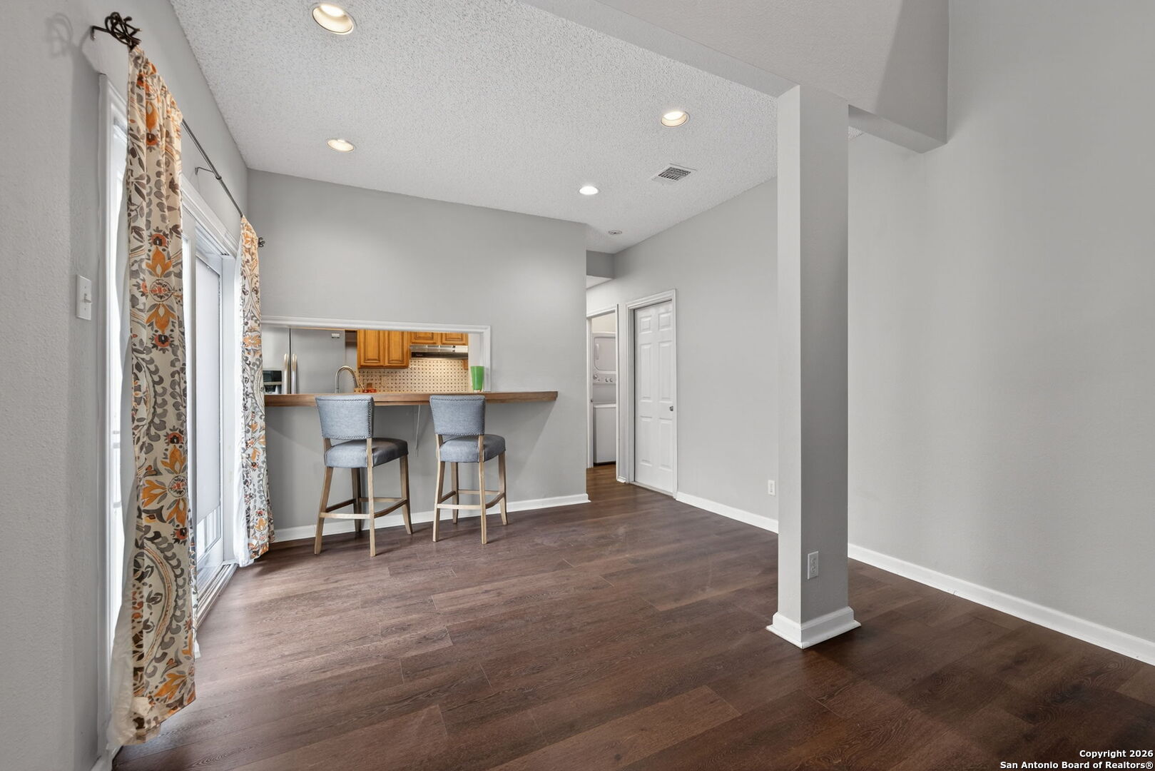 11001 Wurzbach Road, Unit 605 San Antonio, TX 78230 - Photo 16 of 47 a view of a living room