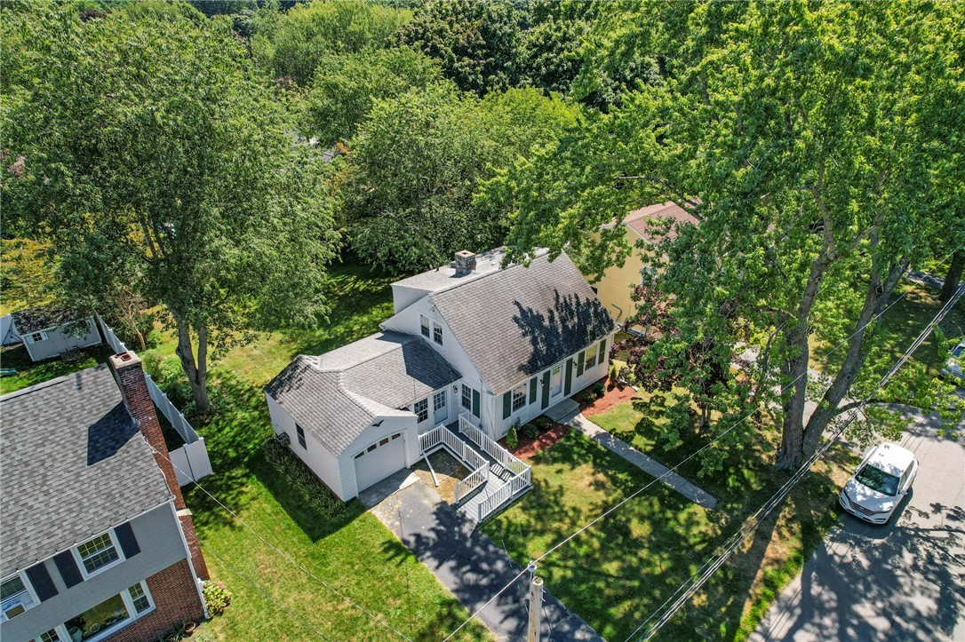 7 Paquin Road Barrington, RI 02806 - Photo 3 of 42 Gallery Image 3