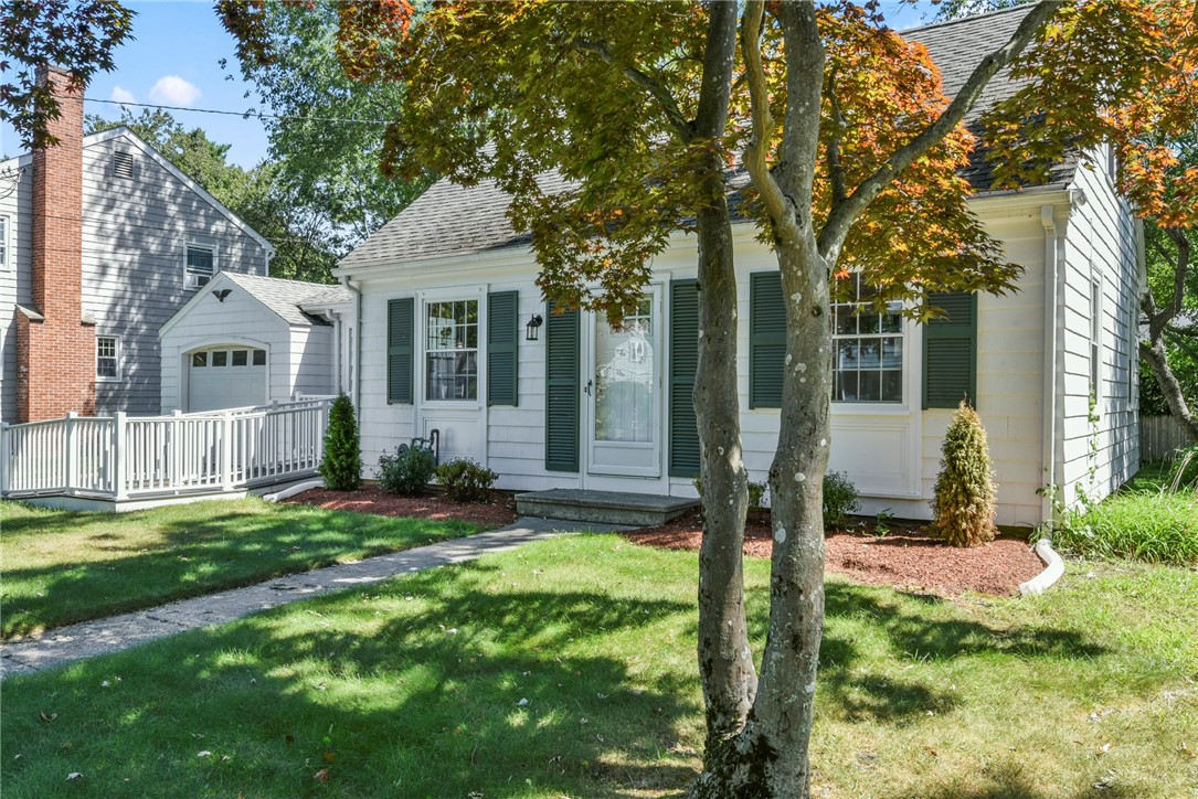 7 Paquin Road Barrington, RI 02806 - Photo 4 of 42 Gallery Image 4