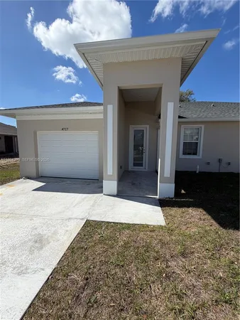 $2,000 | 4717 28th Street Southwest, Unit 4717, Lehigh Acres, FL 33973