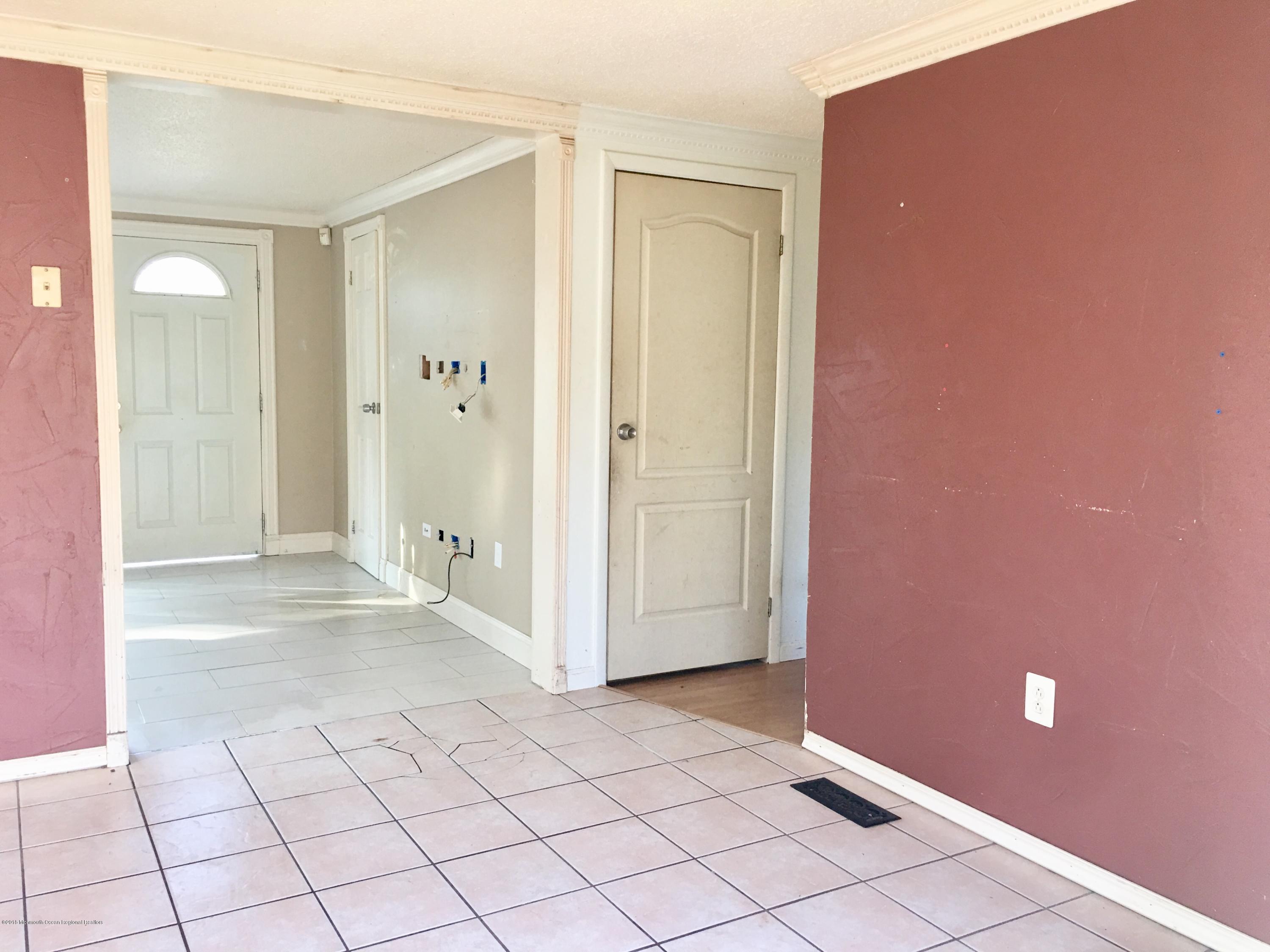 627 Leesville Road Jackson, NJ 08527 - Photo 6 of 17 a view of a bathroom with a shower