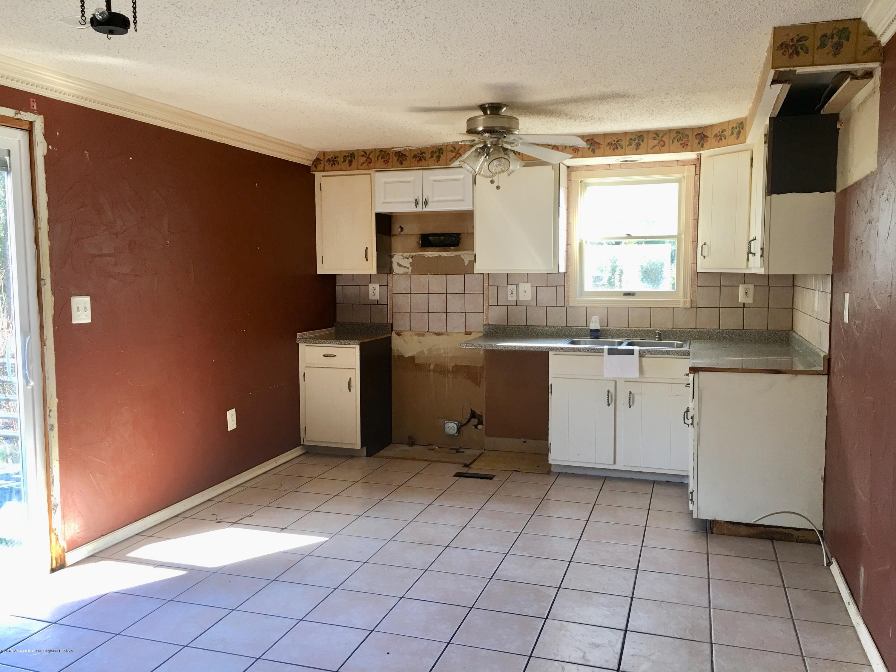 627 Leesville Road Jackson, NJ 08527 - Photo 8 of 17 a kitchen with a sink cabinets and appliances