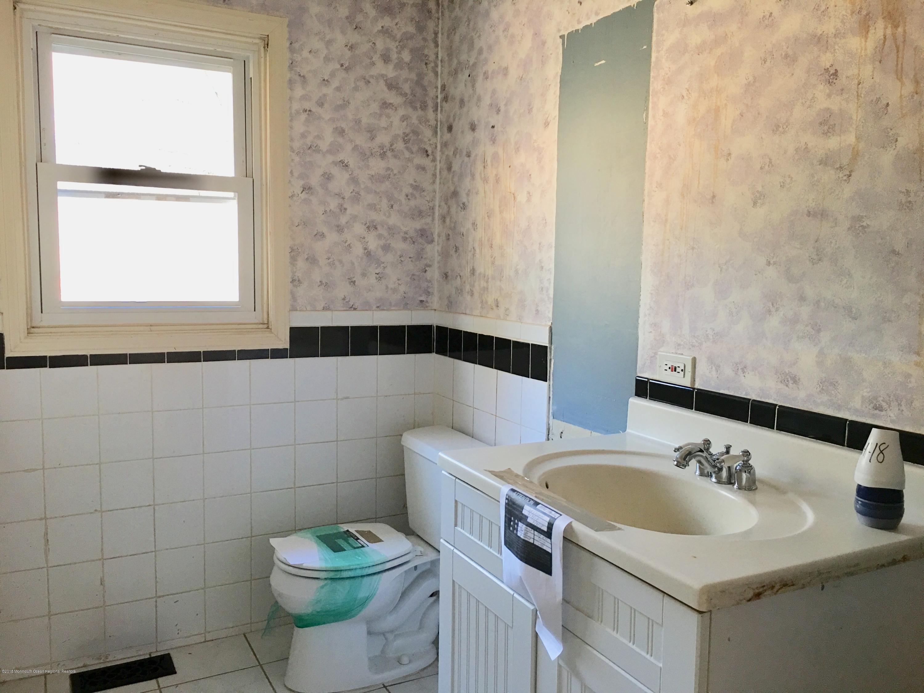 627 Leesville Road Jackson, NJ 08527 - Photo 9 of 17 a bathroom with a sink toilet and mirror
